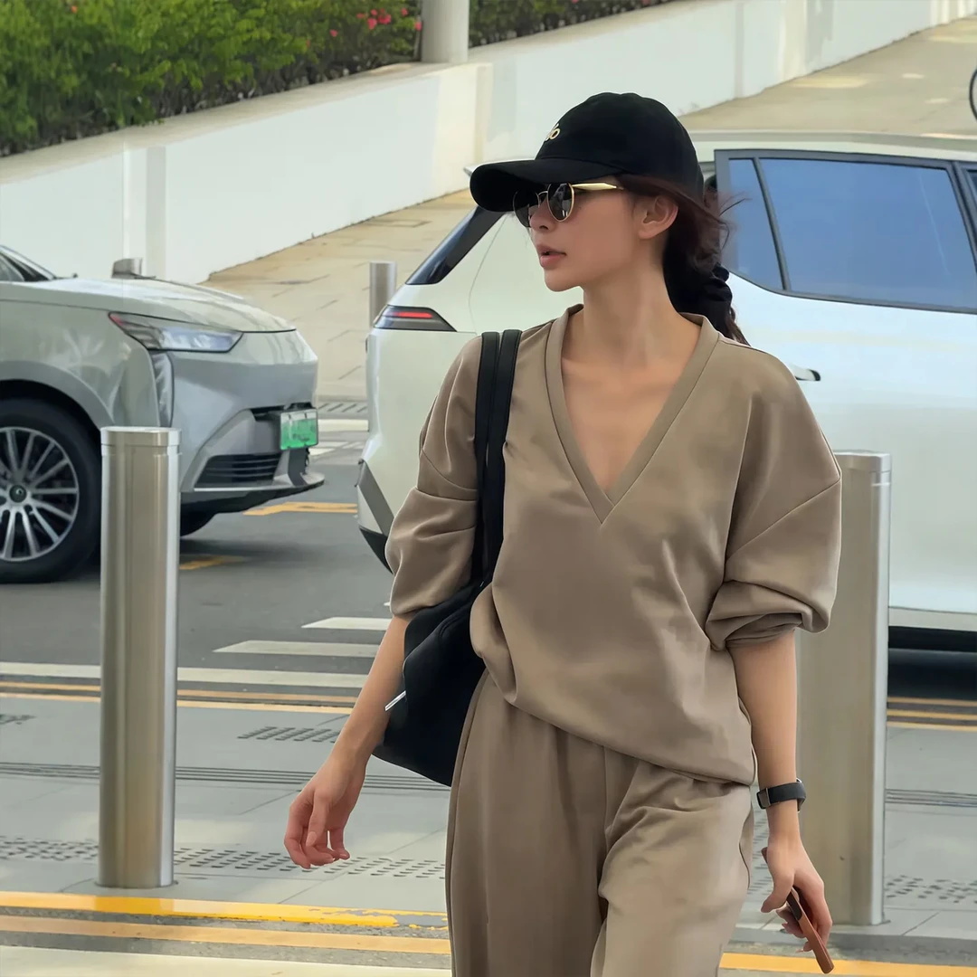 老钱风卡其色V领卫衣休闲套装女夏简约气质长袖上衣半身裙两件套