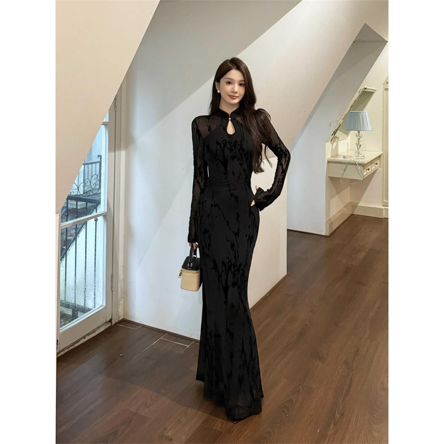 显瘦气质复古法式时尚小众设计感印花收腰修身小黑裙新中式改良旗