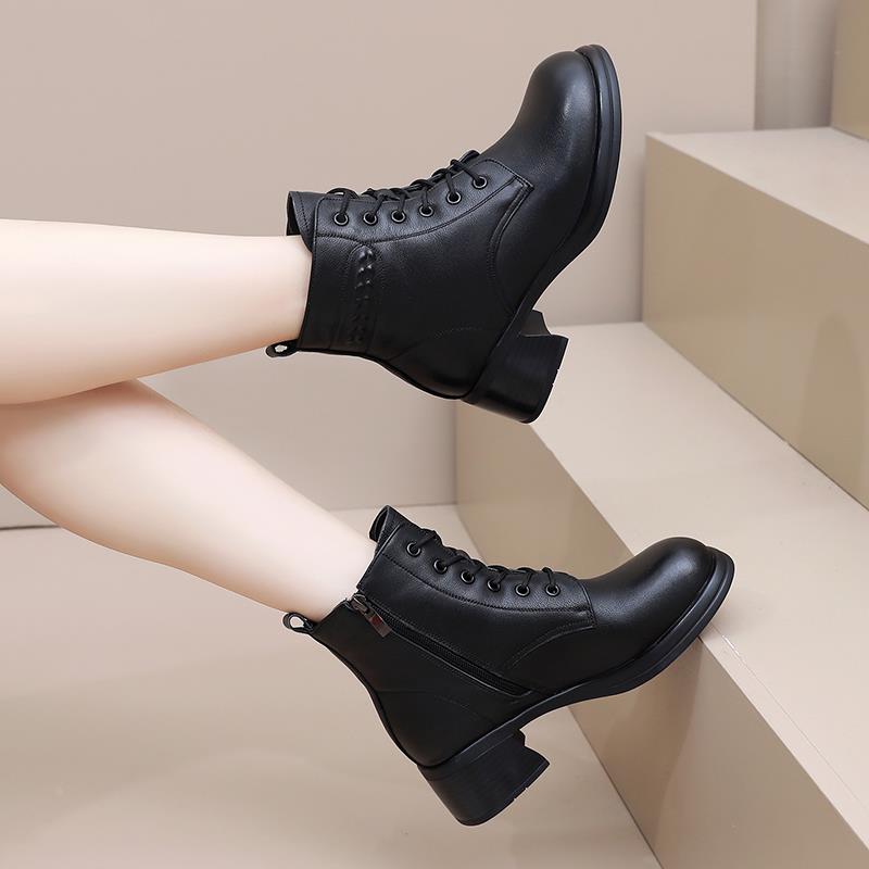 马丁靴女2025新款秋冬季真皮加绒短靴女士宽胖脚大码棉皮鞋41一43