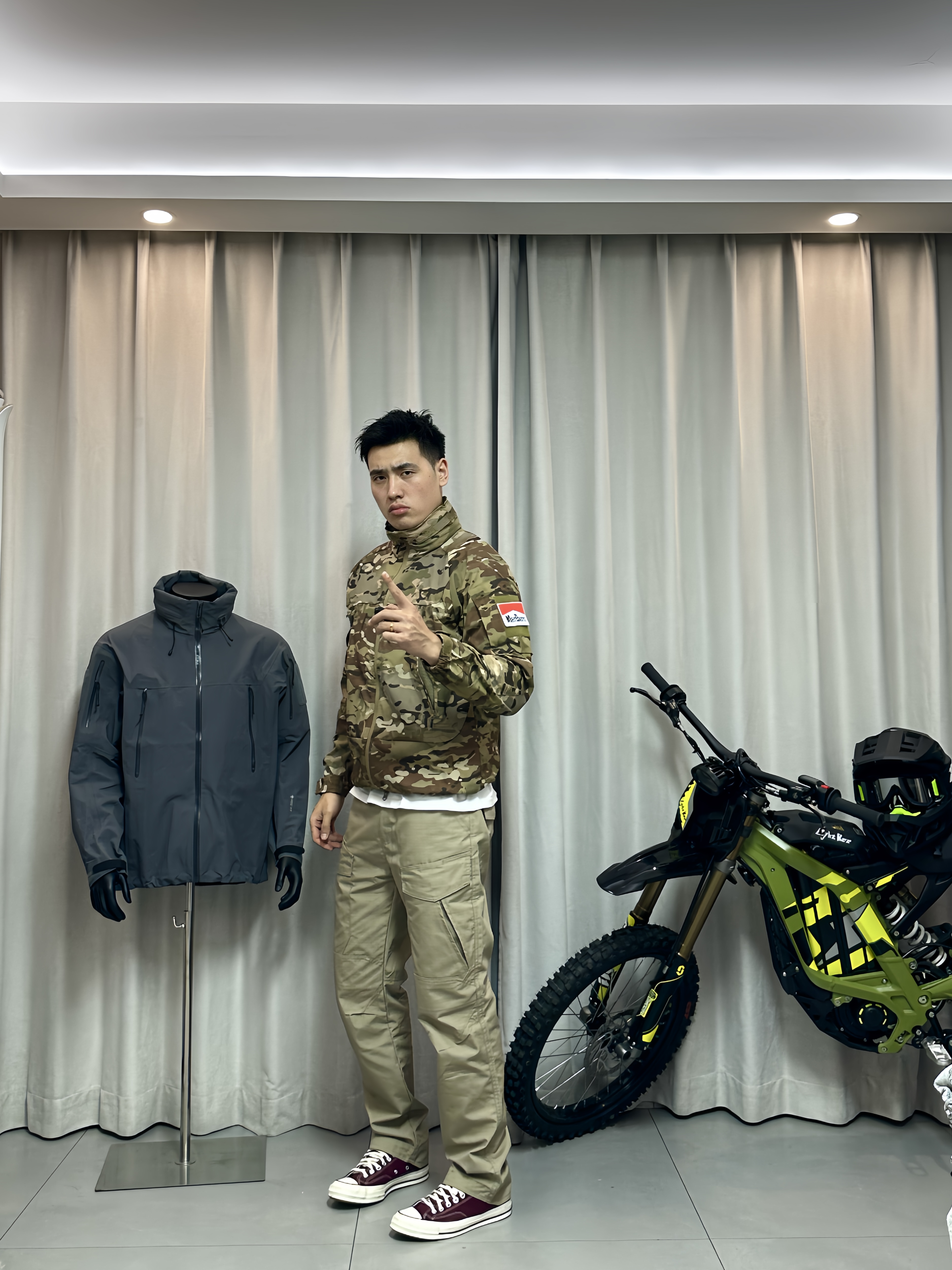 【TUG】户外硬核秋季战术夹克可收纳帽硬汉风型男防泼水软壳冲锋衣