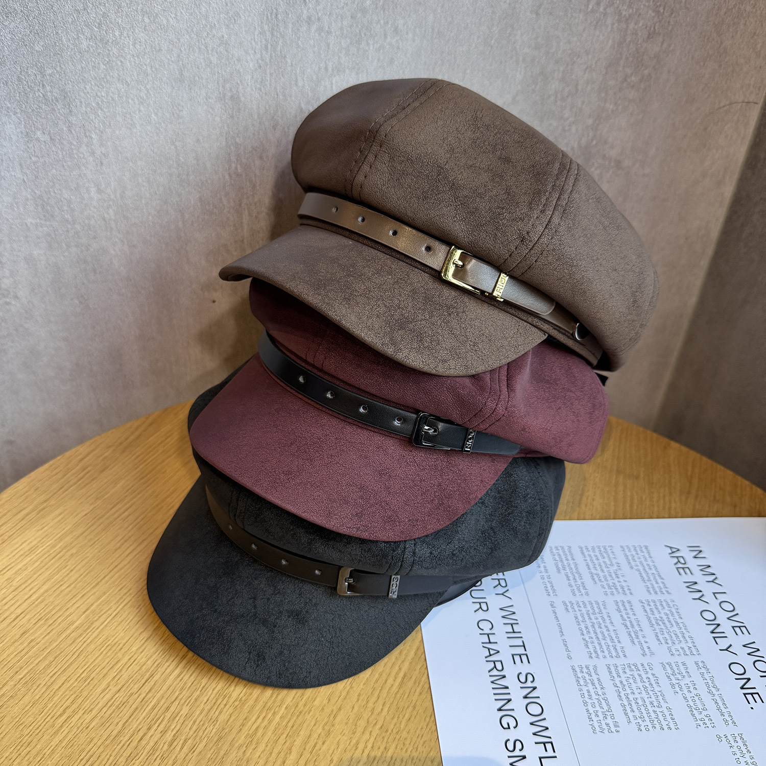 美拉德咖色复古麂皮绒贝雷帽女秋冬街头显脸小皮带八角帽报童帽子