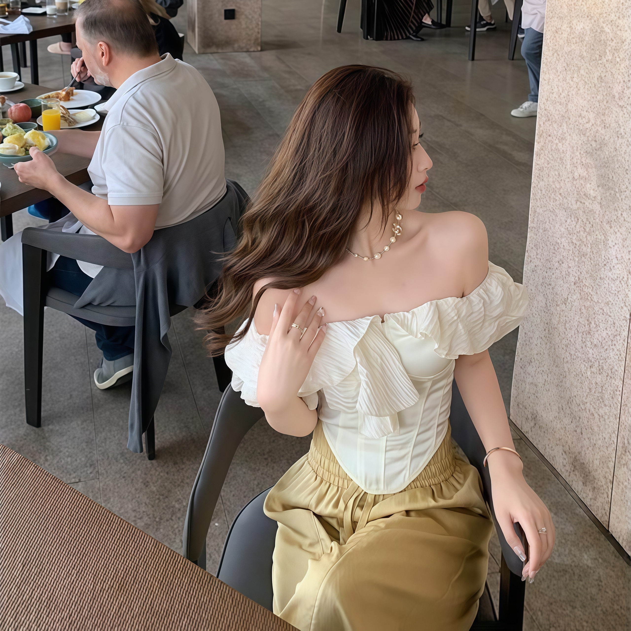 法式一字肩上衣荷边设计感甜美气质短款显瘦高腰小众褶皱衬衫