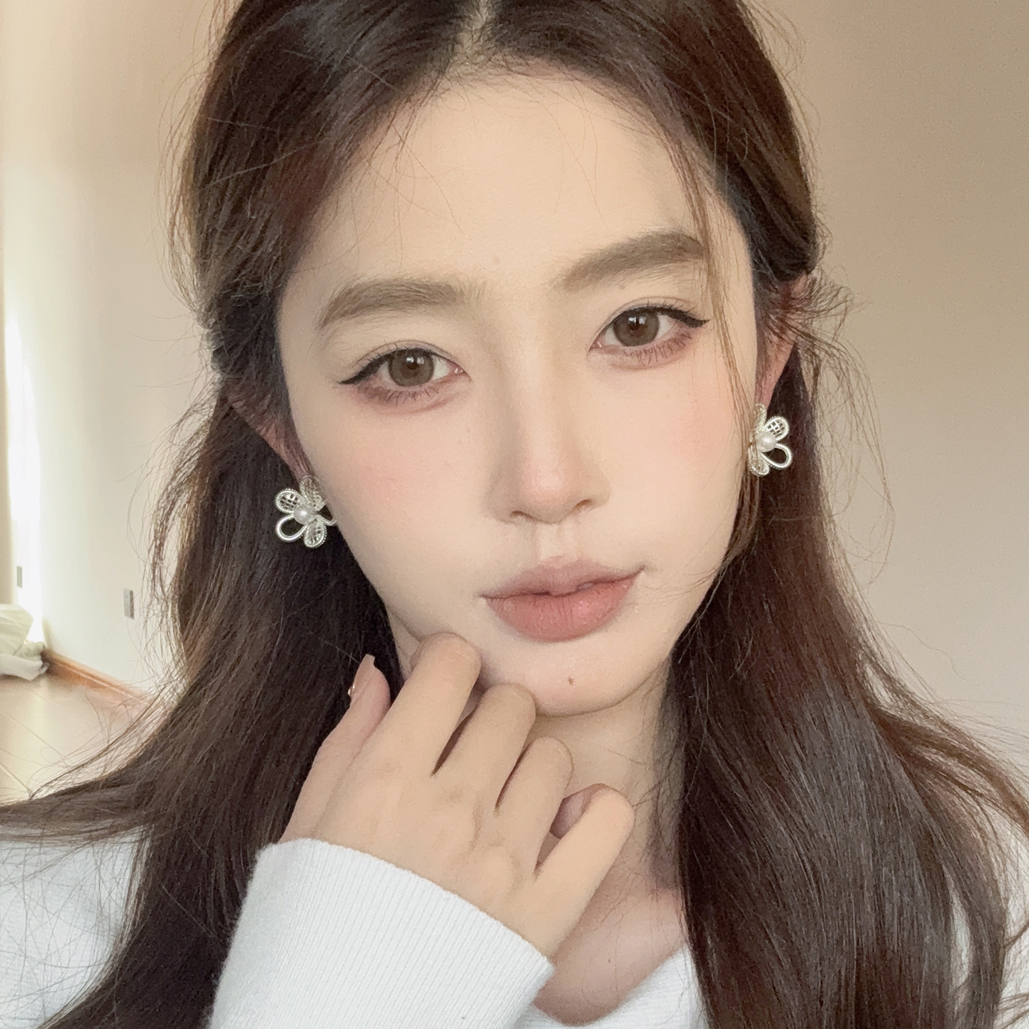 oushipei/欧诗佩 铜合金仿珍珠耳饰 独特设计银色镂空花朵耳环女