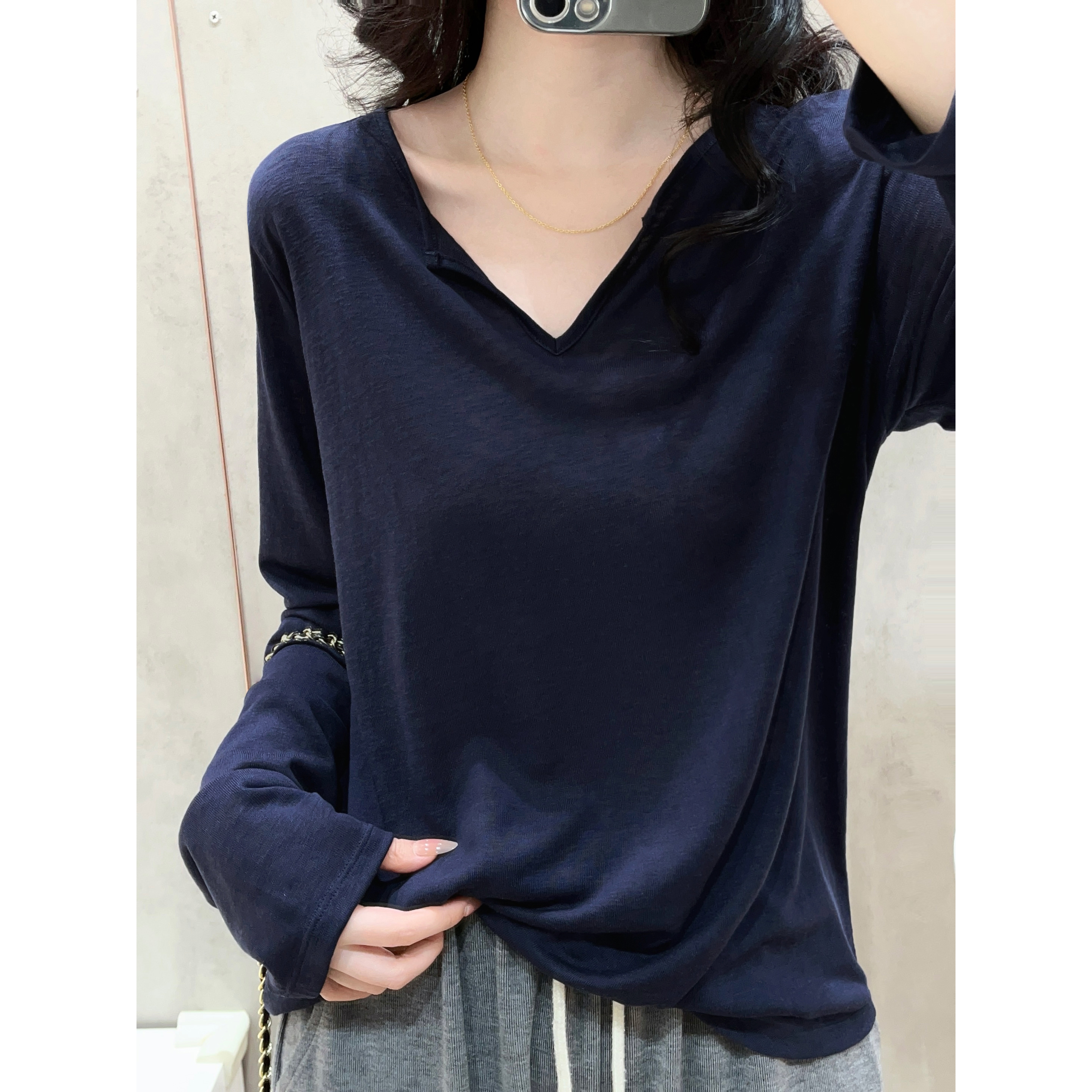 设计感V领雪花棉长袖T恤女早秋薄款纯色防晒衫宽松正肩慵懒风上衣