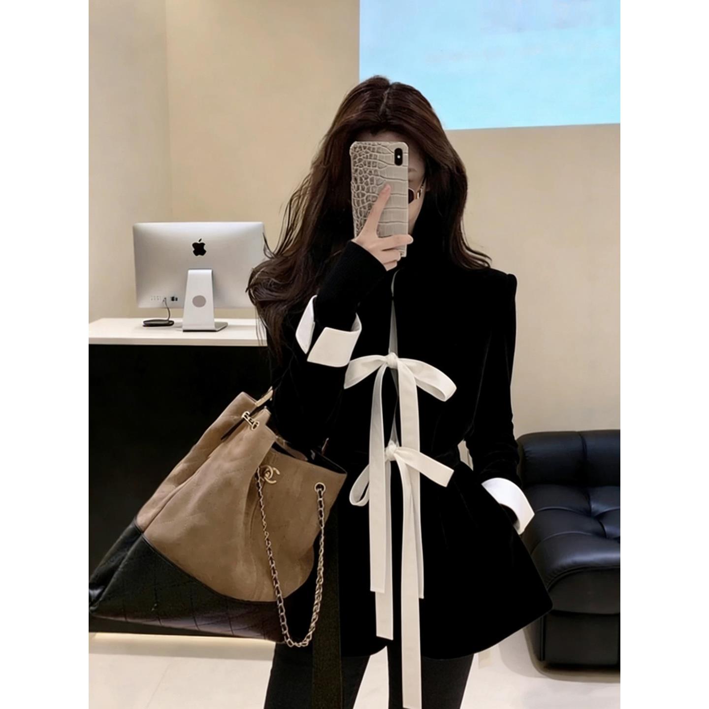 miu系富家千金穿搭高级感小香风气质蝴蝶结黑色丝绒拼接外套女冬