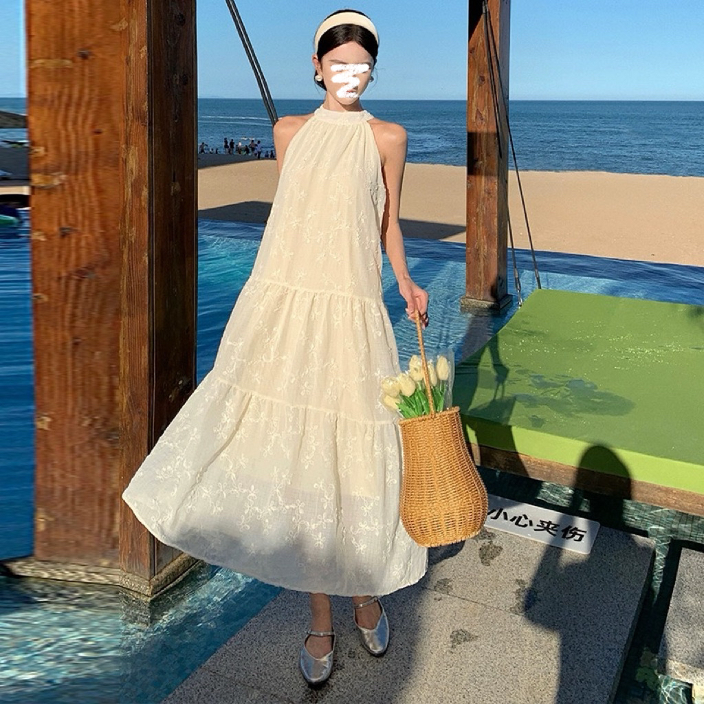 法式高级感挂脖吊带连衣裙女夏季2025新款海边度假绝美无袖长裙子