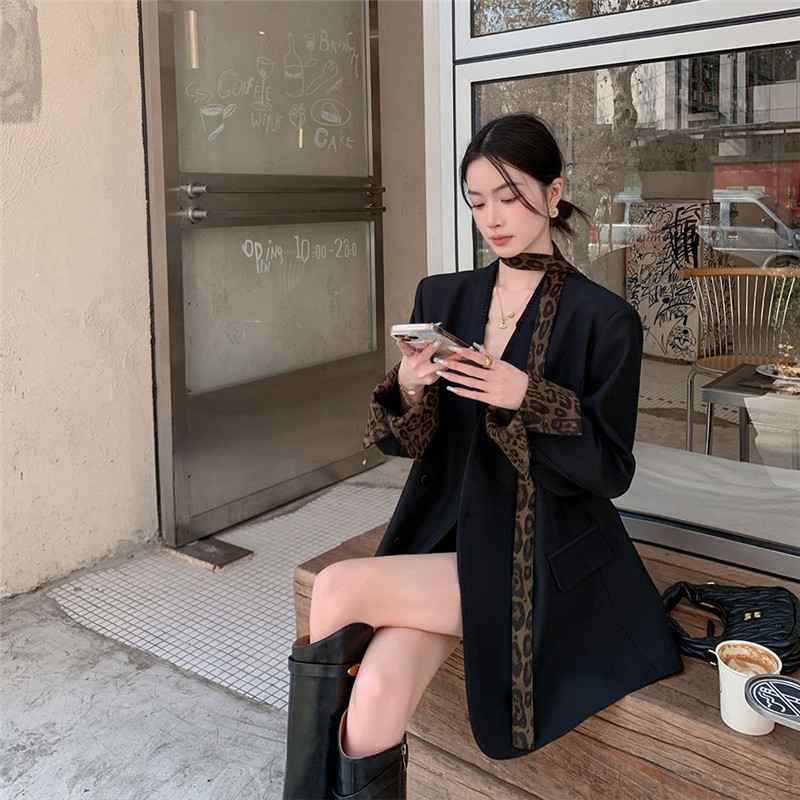 豹纹飘带黑色小西装女宽松2025春秋宽松洋气翻边袖无领休闲外套