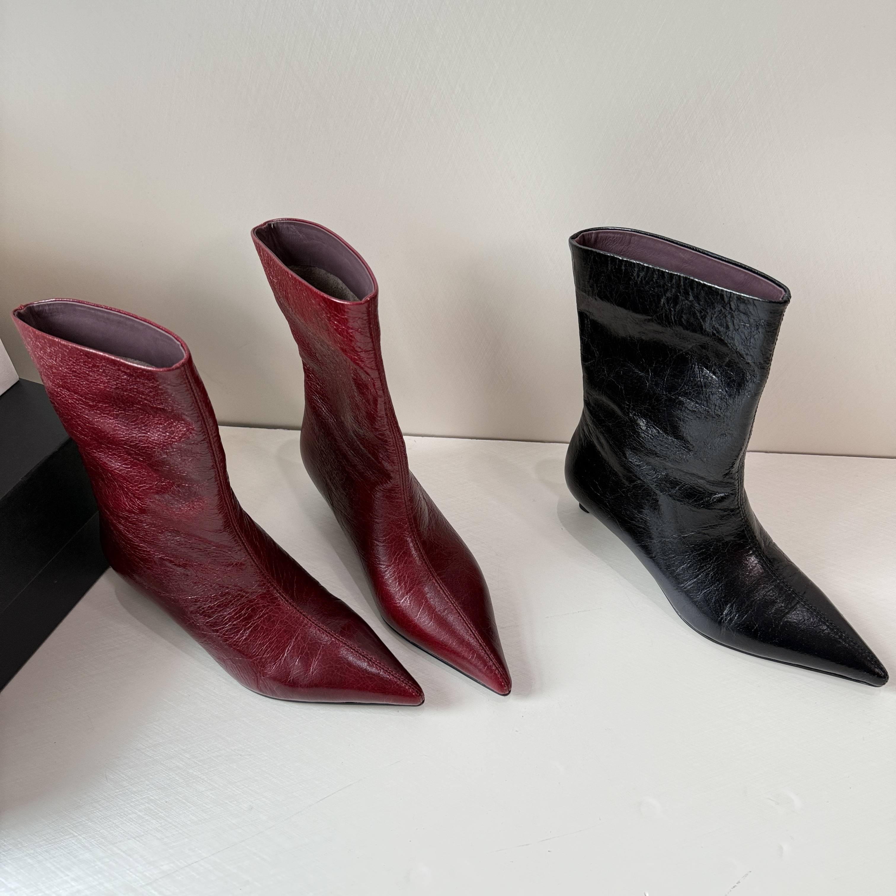 复古时装靴猫跟3cm百搭细跟女鞋红色方头漆皮短靴尖头新款