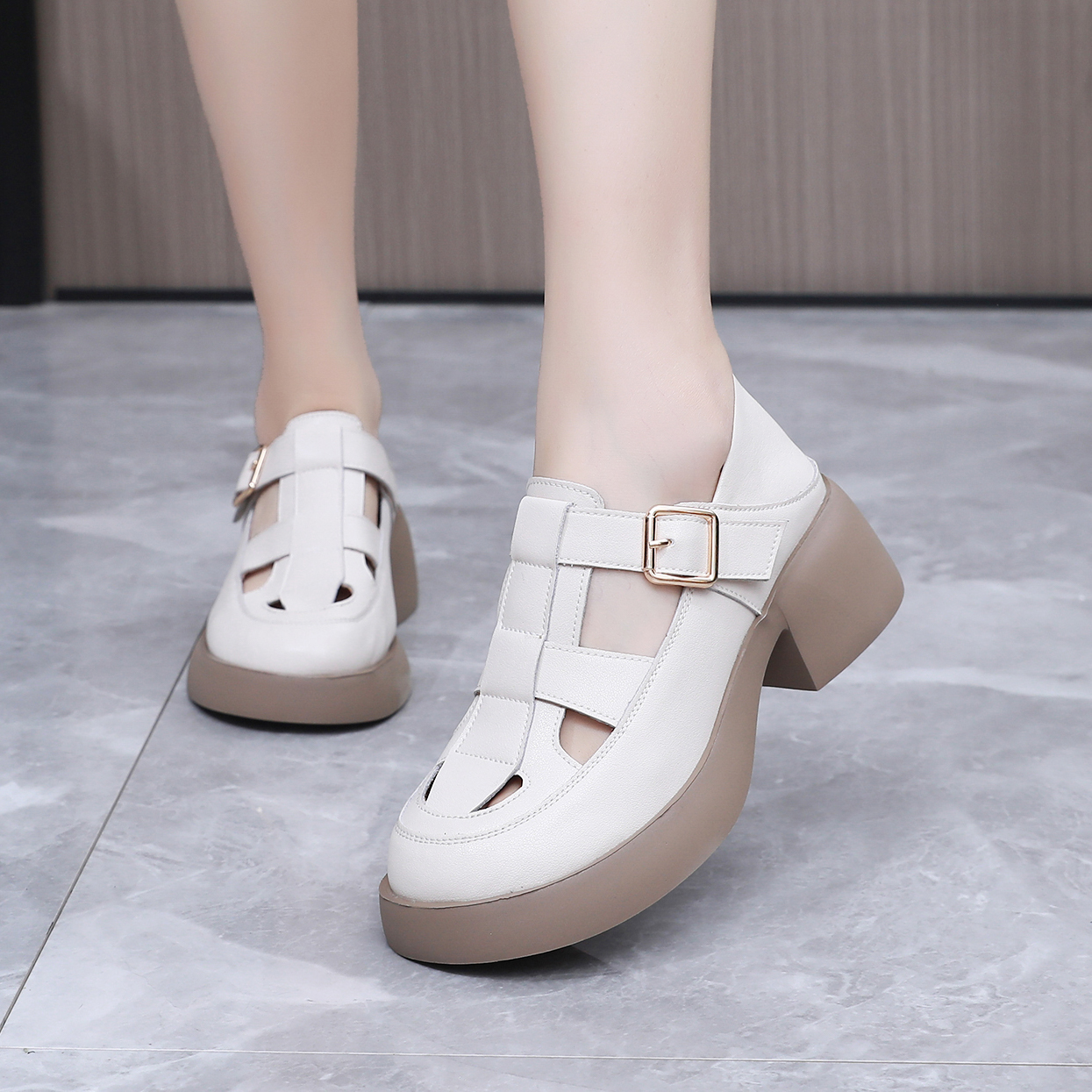 罗马凉鞋女夏季2025新款法式真皮厚底包头舒适大码粗跟镂空猪笼鞋