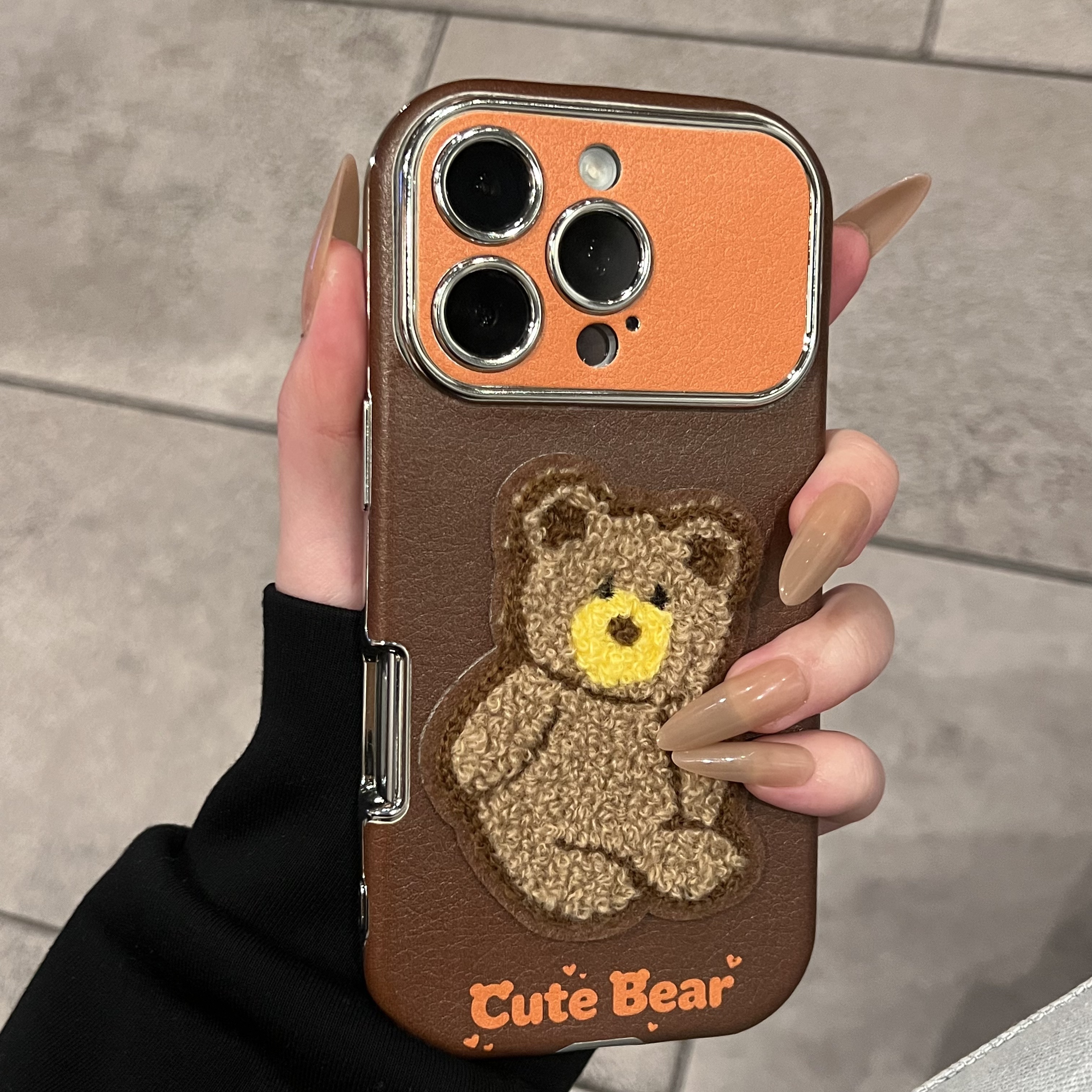 毛绒刺绣小熊适用苹果17手机壳15promax电镀皮质16大视窗14软胶13