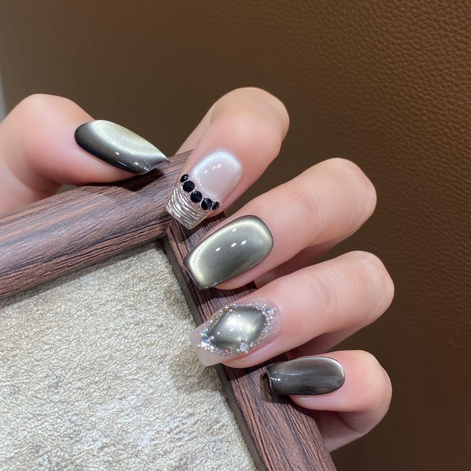 JDD【暗河逐光】秋冬款高级质感显白猫眼美甲纯手工穿戴甲片短款