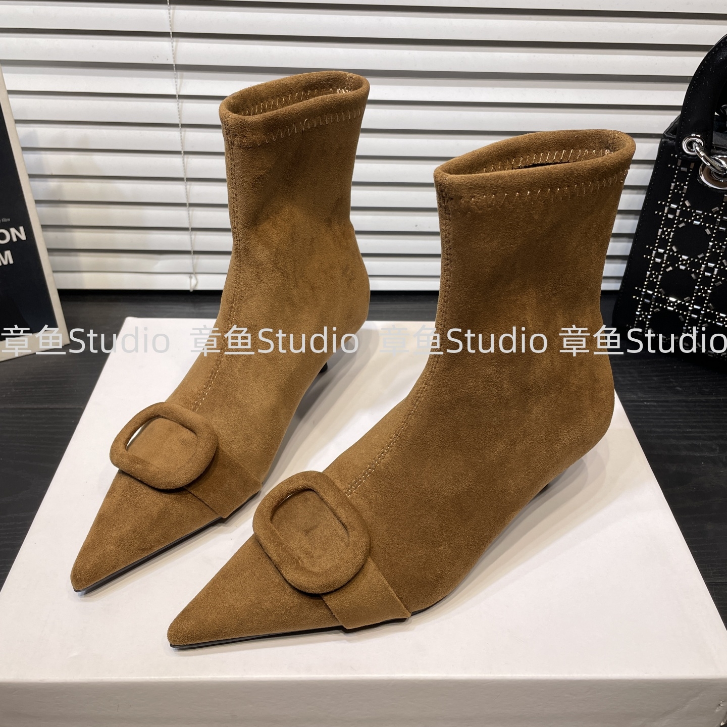 名媛风气质短靴女绒面秋冬方扣套筒瘦瘦靴细跟尖头裸靴猫跟时装靴