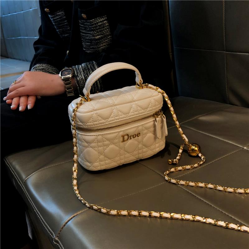 香港品牌2025女休闲时尚感盒子包包新款小众百搭手提包单肩挎包