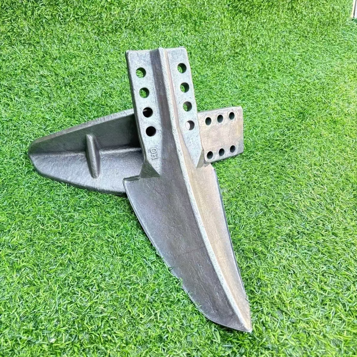 旋耕机锻钢犁体锻打中间犁尖防缠草超耐磨中间犁体通用型