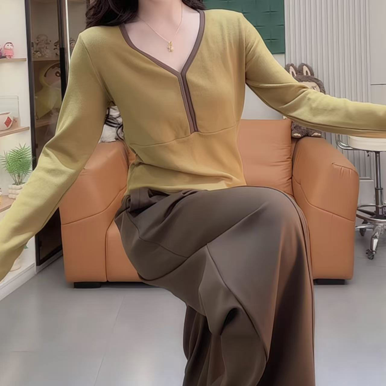 今年流行穿搭2025秋冬新款温柔风纯色拼接慵懒风毛针织衫长袖上衣