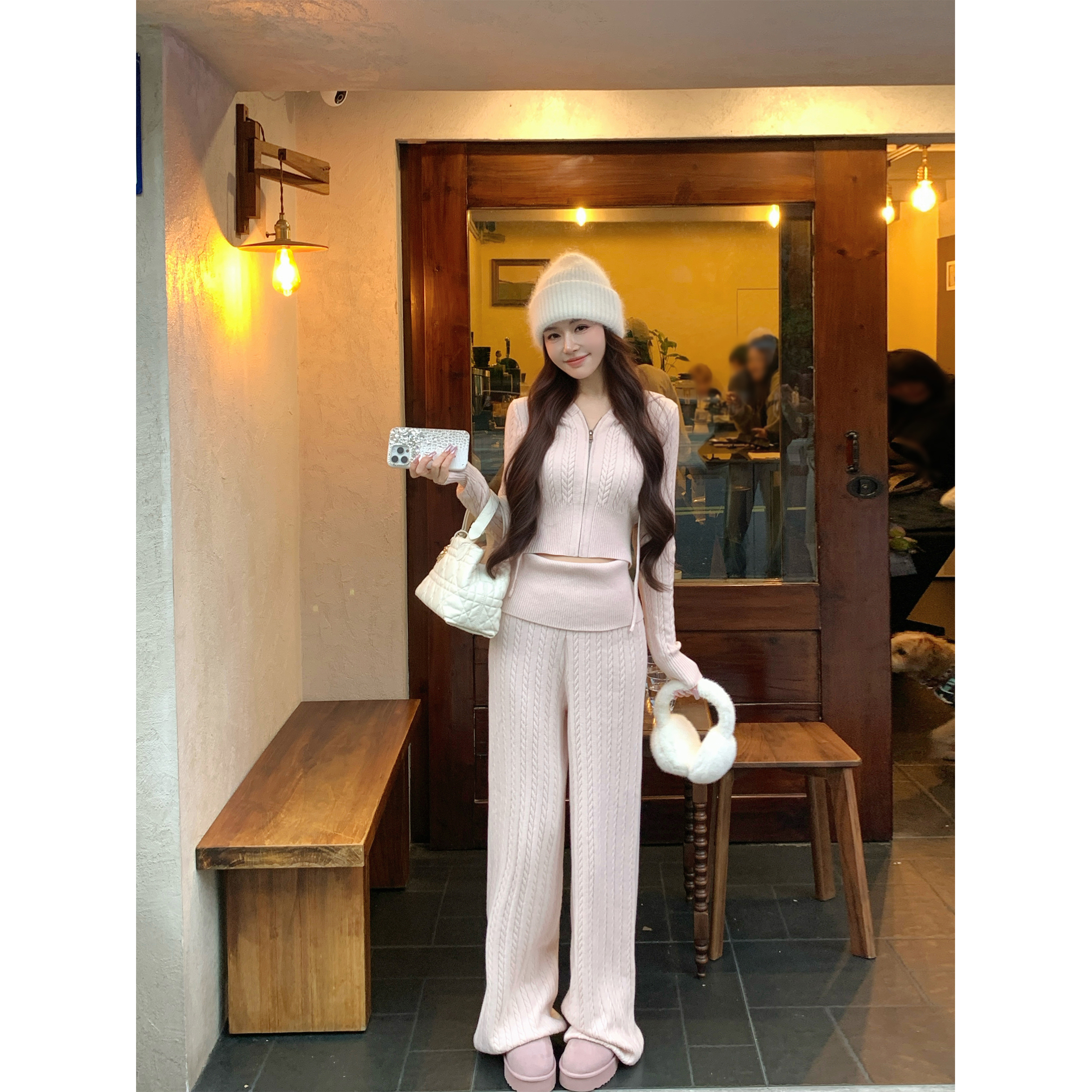 冯薪颖 【慵懒女神】温柔风拉链连帽毛衣外套＆休闲裤套装 Q5111402