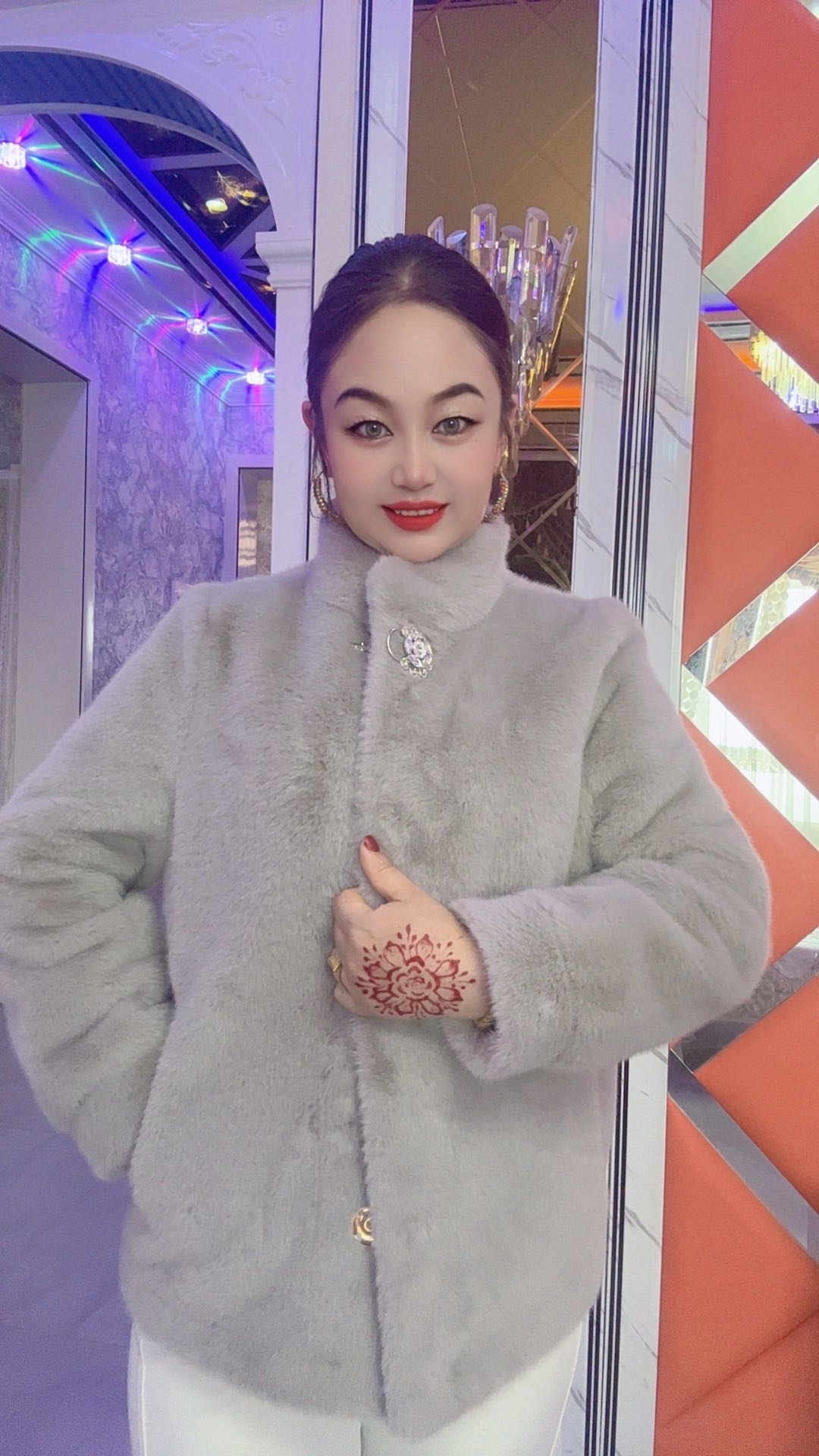 【阿米娜专属】雪兰貂皮毛一体冬季安克拉红立领短款外套