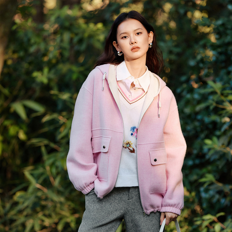 EP雅莹2026新款女装 粉色羊毛羊绒混纺连帽抽绳毛呢外套1502A