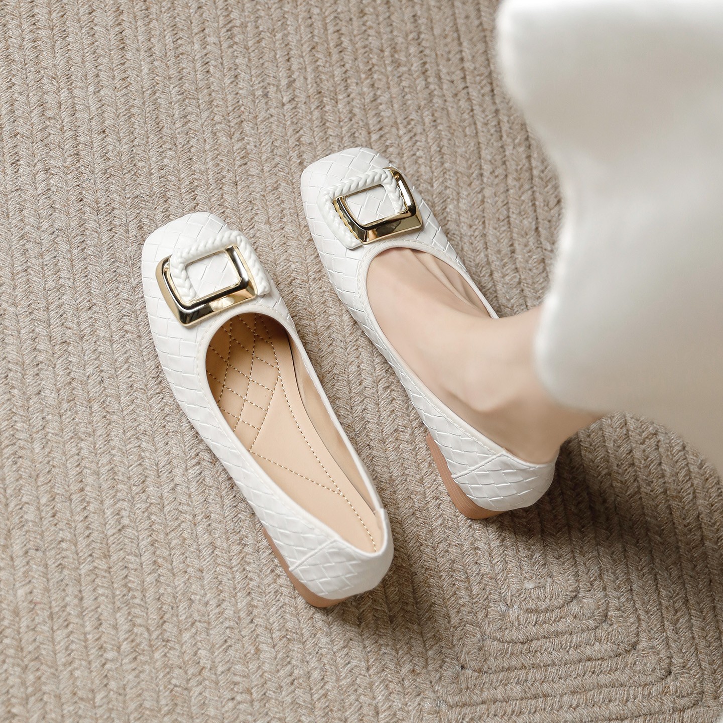 软底软皮方扣编织妇贵鞋女2025新款奶奶鞋浅口休闲鞋平底低跟单鞋