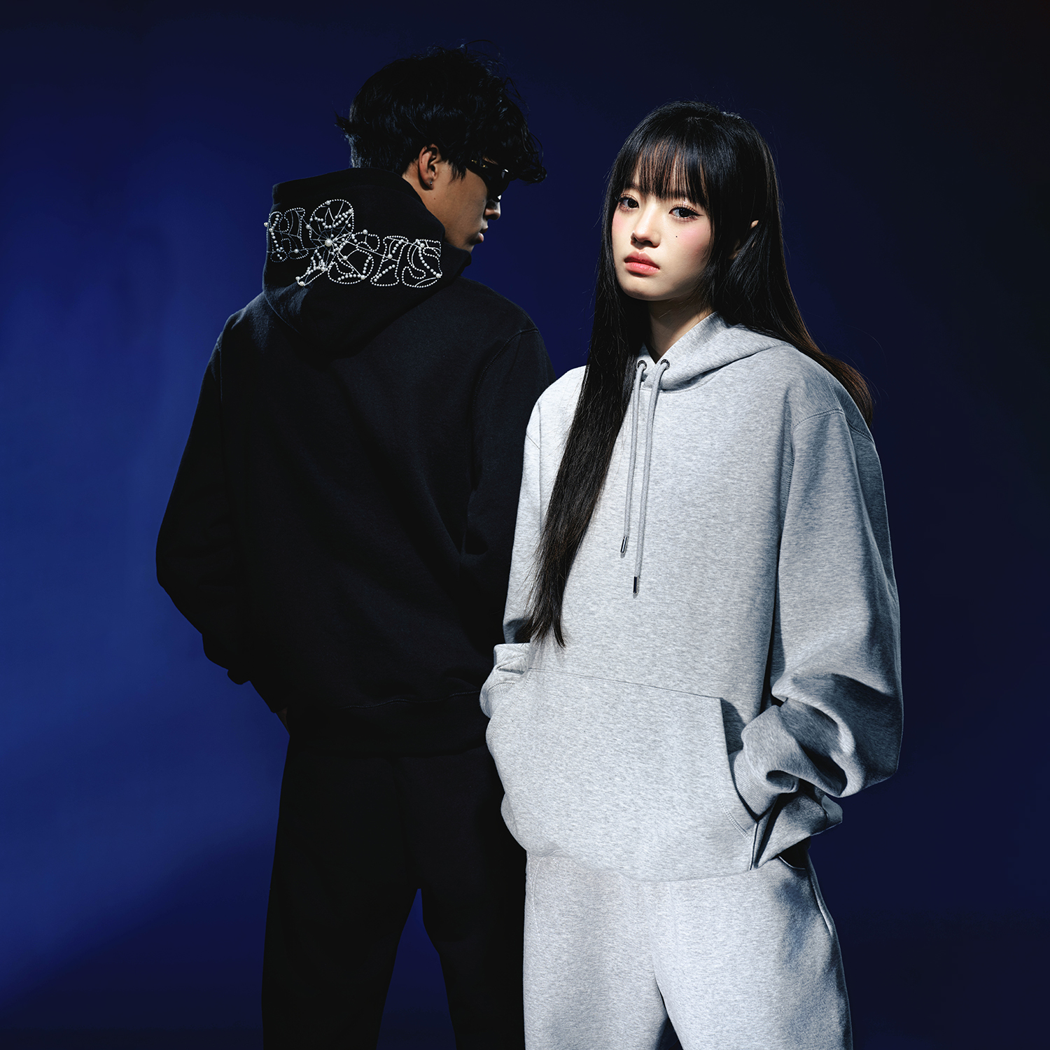 WHOOSIS（不知其名）蛛网刺绣钉珠帽衫时尚休闲连帽秋冬