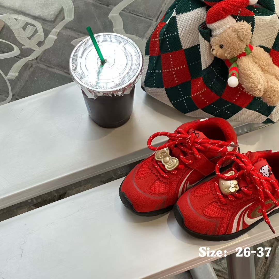 凯蒂猫冬季棉里复古阿甘鞋儿童德训慢跑鞋红色圣诞童鞋新年二棉鞋