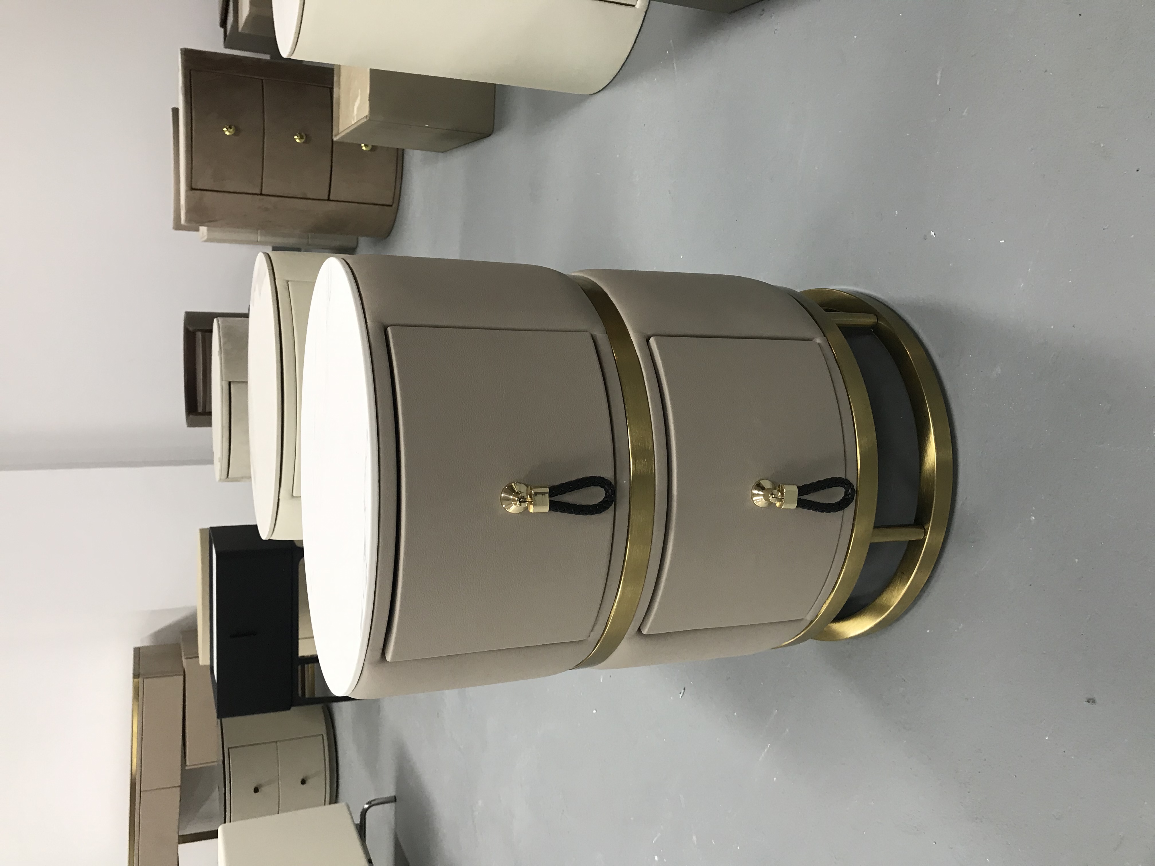 鸿帅格意式简约设计感床头柜