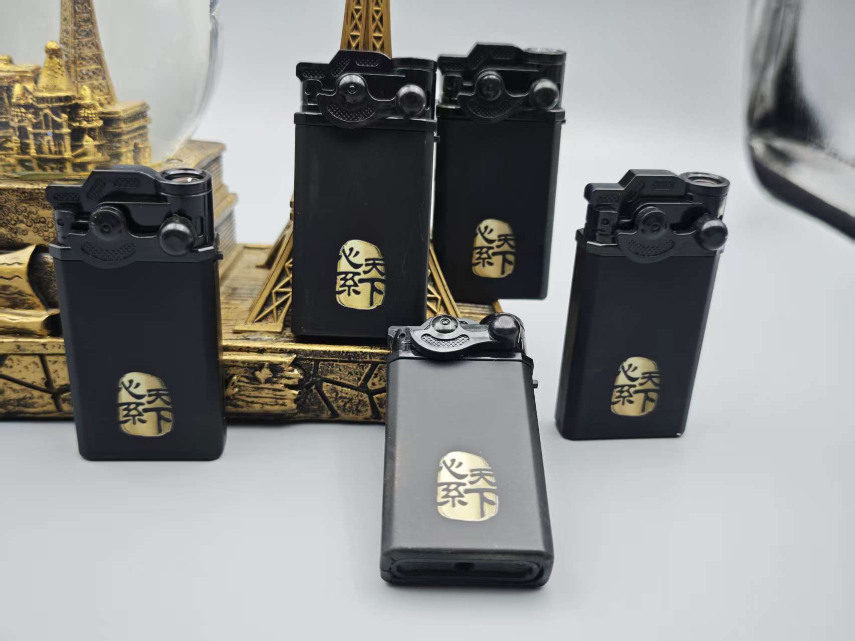 （心系天下）创意防风可定制高级轻奢耐用打火机摇臂手感送男友礼物