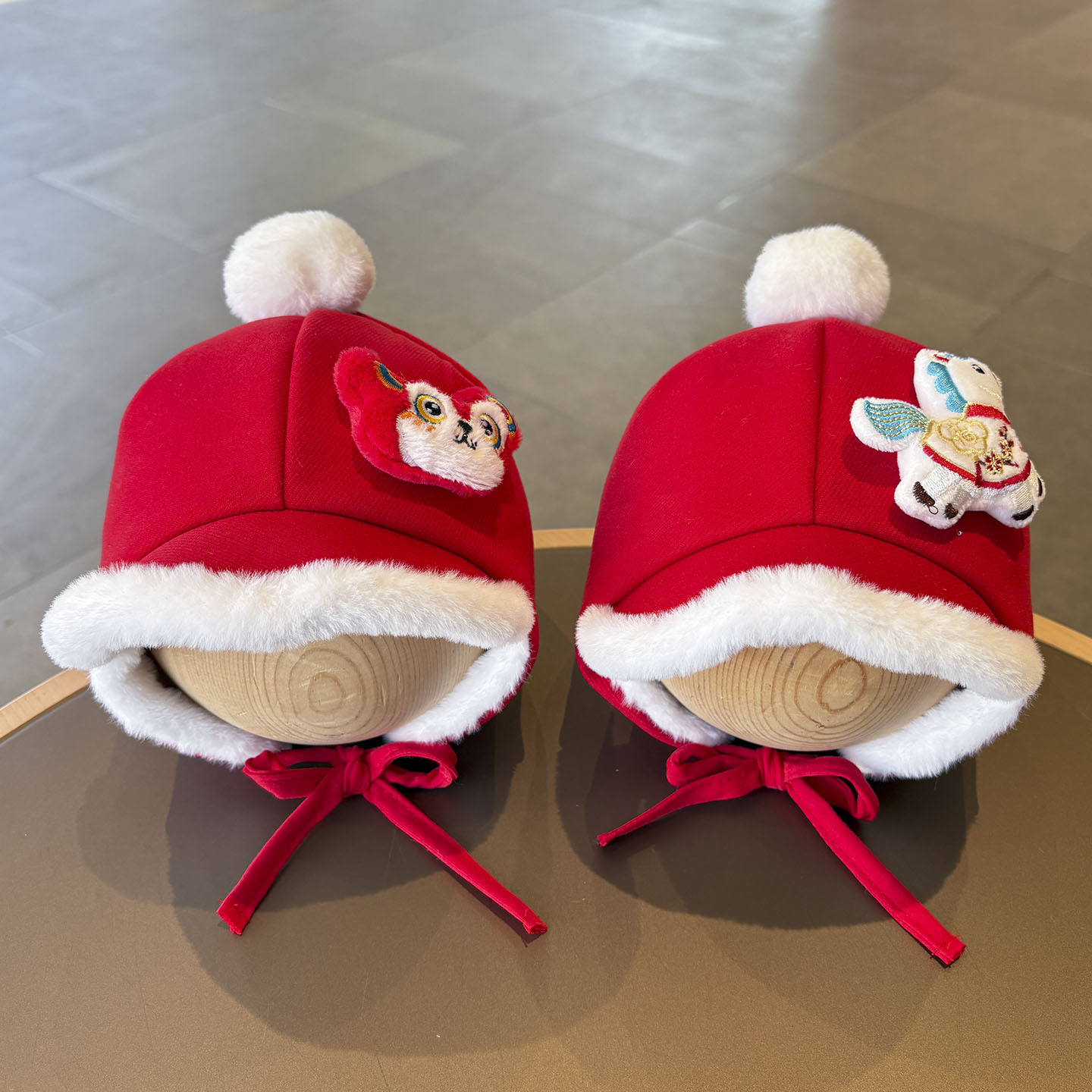 宝宝红色宫廷帽冬季婴幼儿加厚加绒保暖防风护耳帽男女小孩新年帽