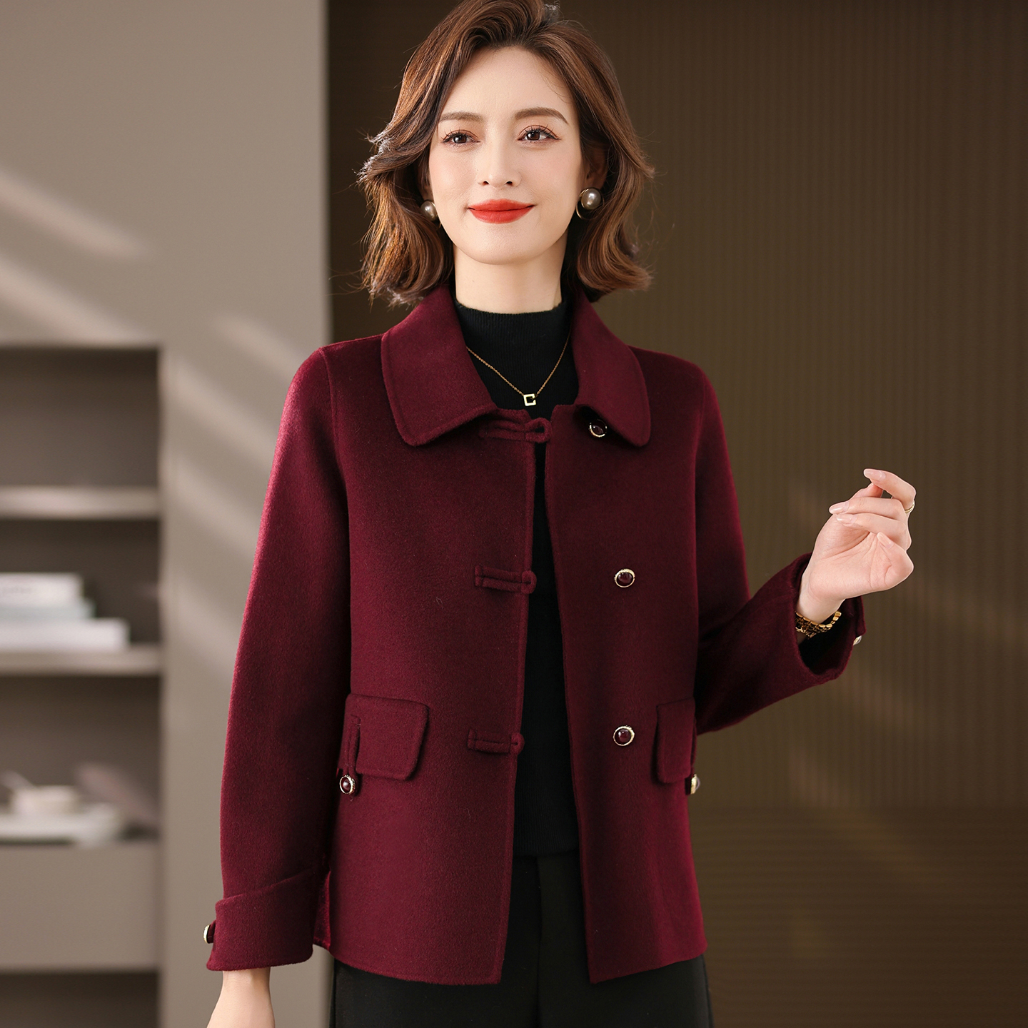 气质妈妈秋冬短款双面羊毛呢外套2025新款中老年女装时尚呢子大衣
