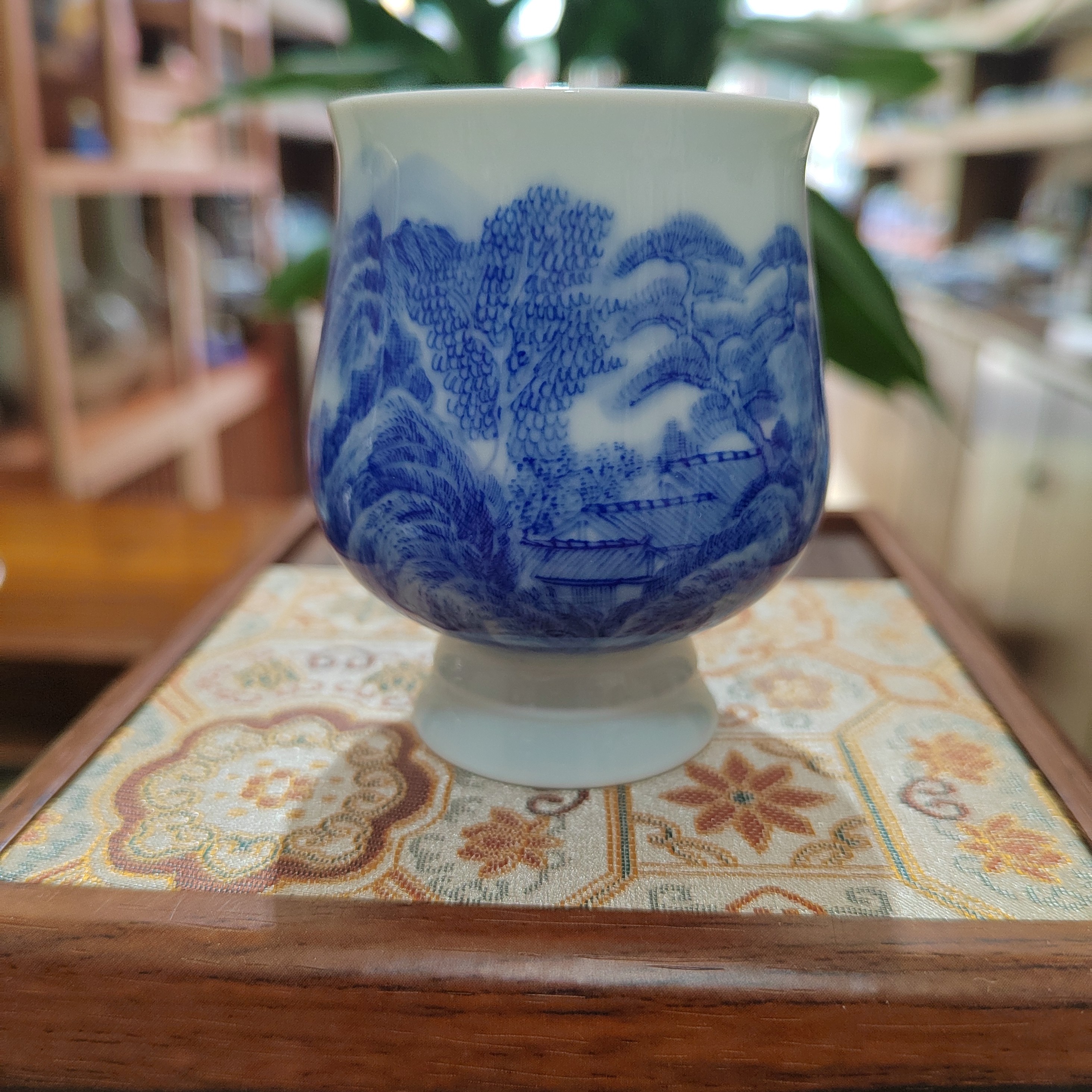 景德镇纯手绘青花山水高脚杯