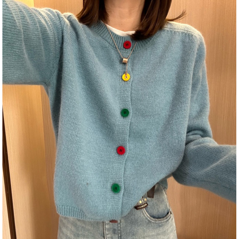 韩版彩虹单排扣减龄毛衣女秋冬新款设计感小众百搭针织开衫上衣潮