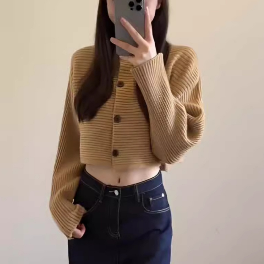 短款外搭毛衣减龄小香风蝙蝠袖针织开衫女早秋洋气长袖显瘦上衣