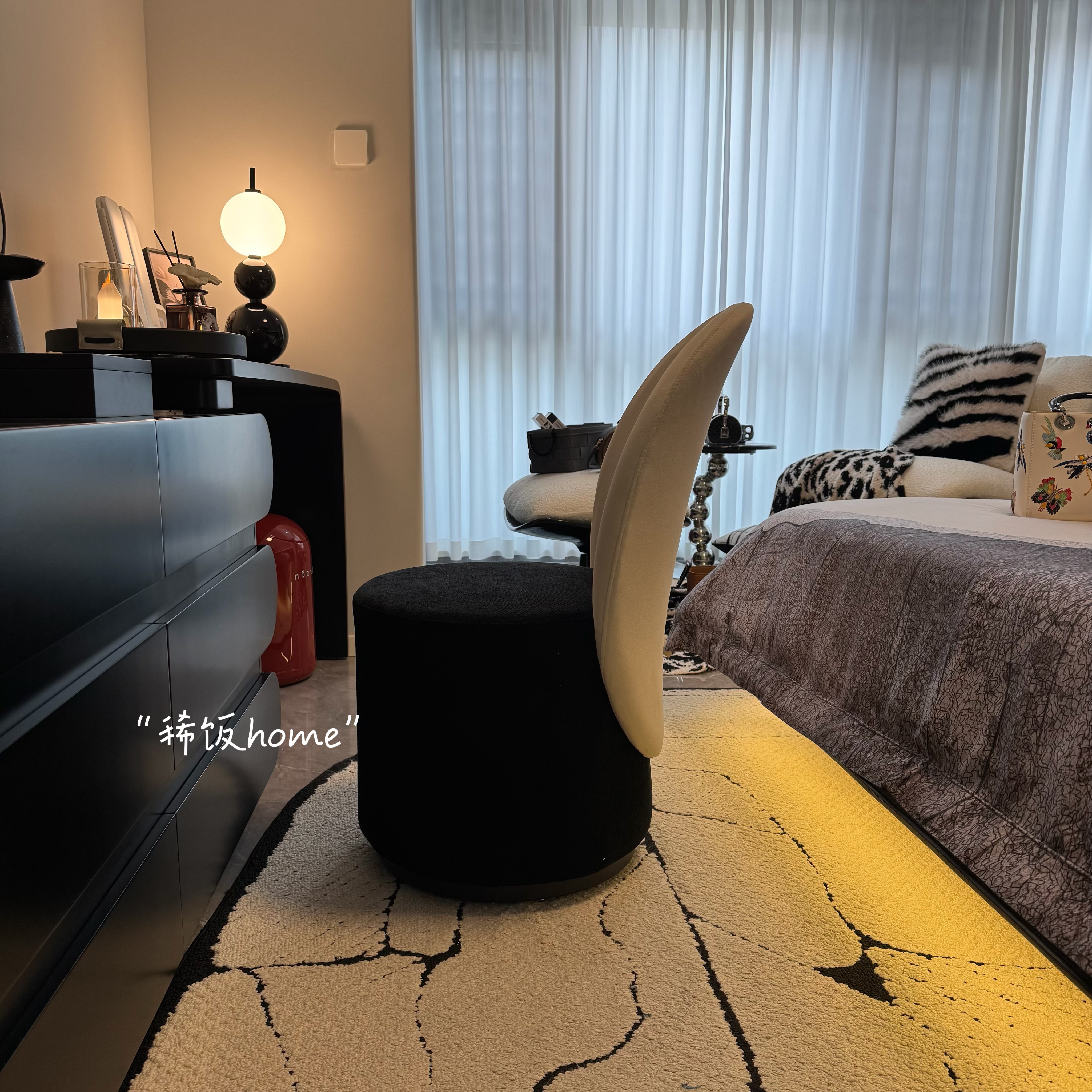 意式轻奢梳妆凳现代简约旋转化妆凳靠背网红小户型客厅卧室小圆凳