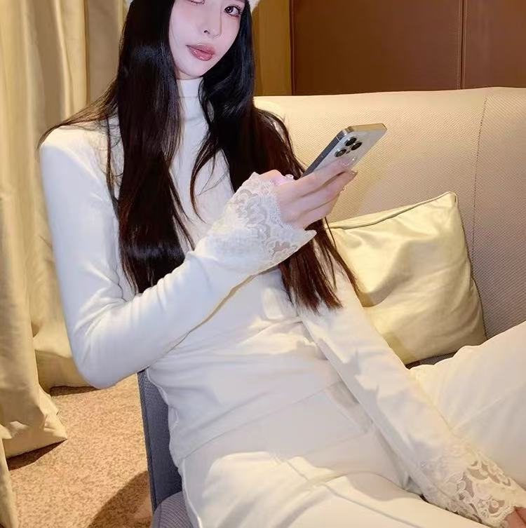 【定制蕾丝】纯色半高领蕾丝拼接长袖T恤女修身显瘦薄绒打底衫