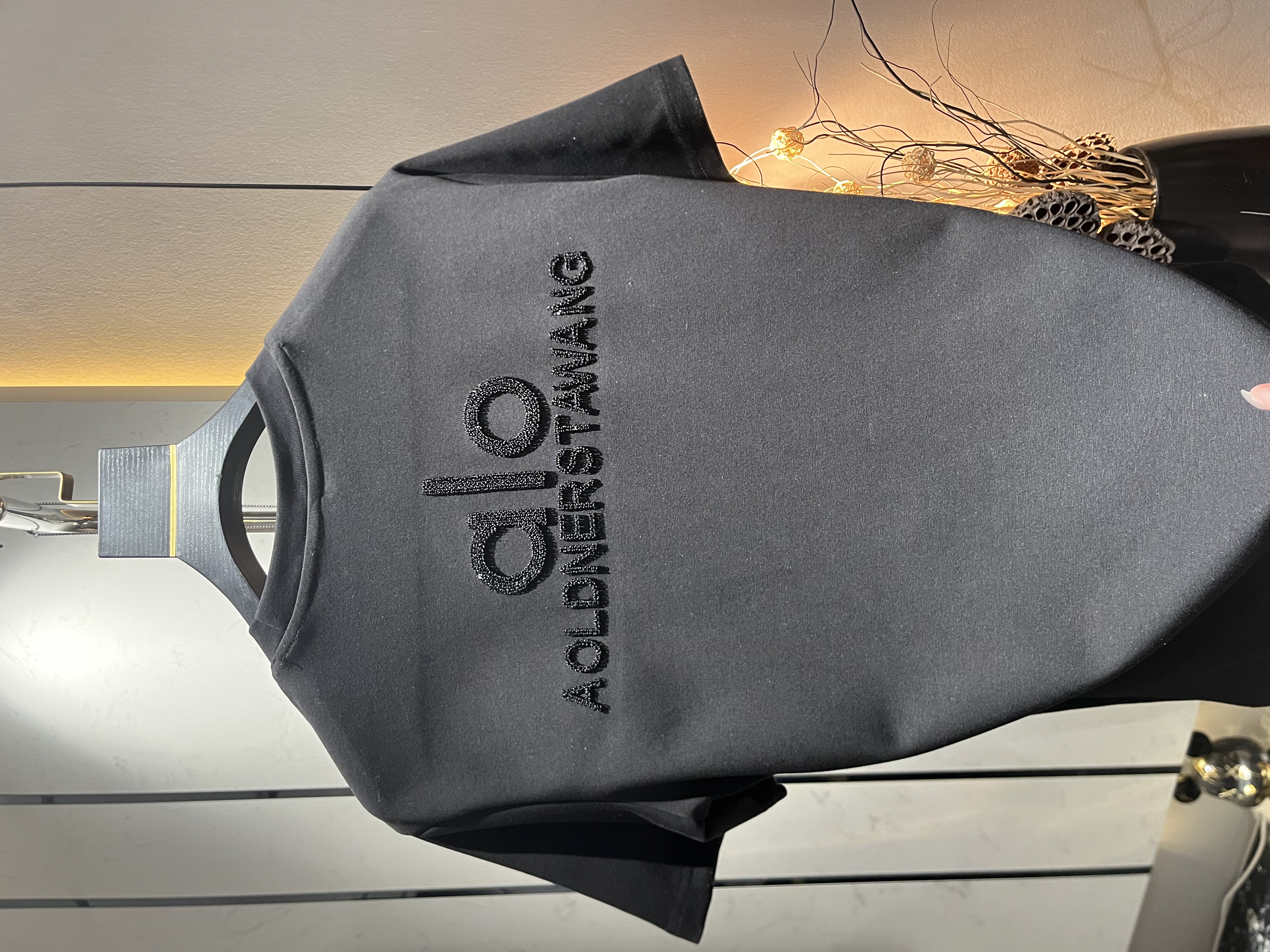 2025新款高定轻奢潮牌刺绣休闲百搭短袖T恤男款上衣来袭{2556}