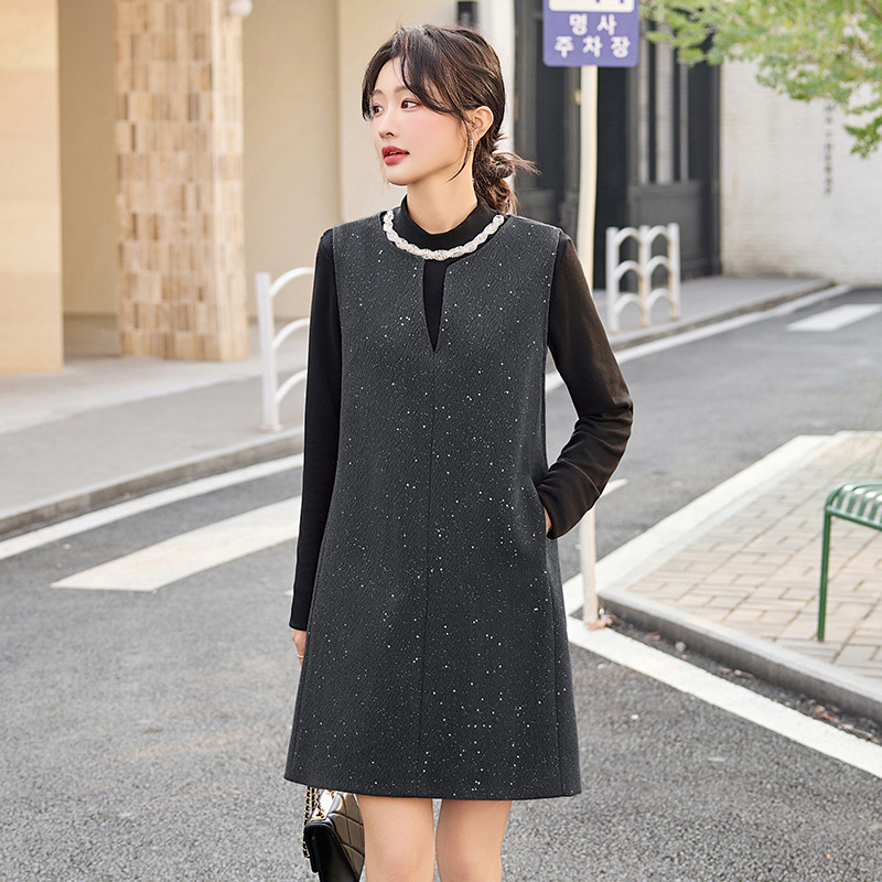 2025秋季新款名媛长袖打底衫重工钉珠背心秋季秋季镂空碎花裙套装