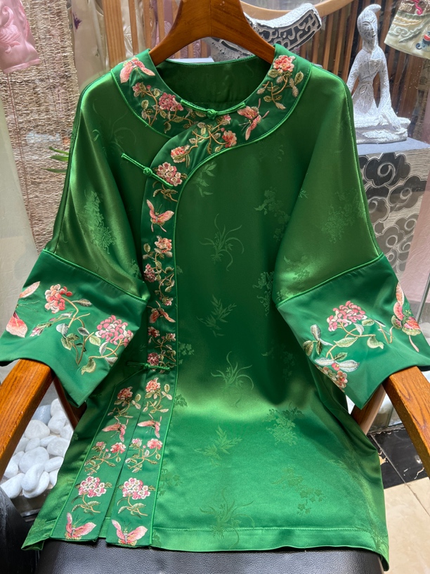 复古新中式醋酸刺绣提花宽松圆领唐装太太服中长款绿色春夏