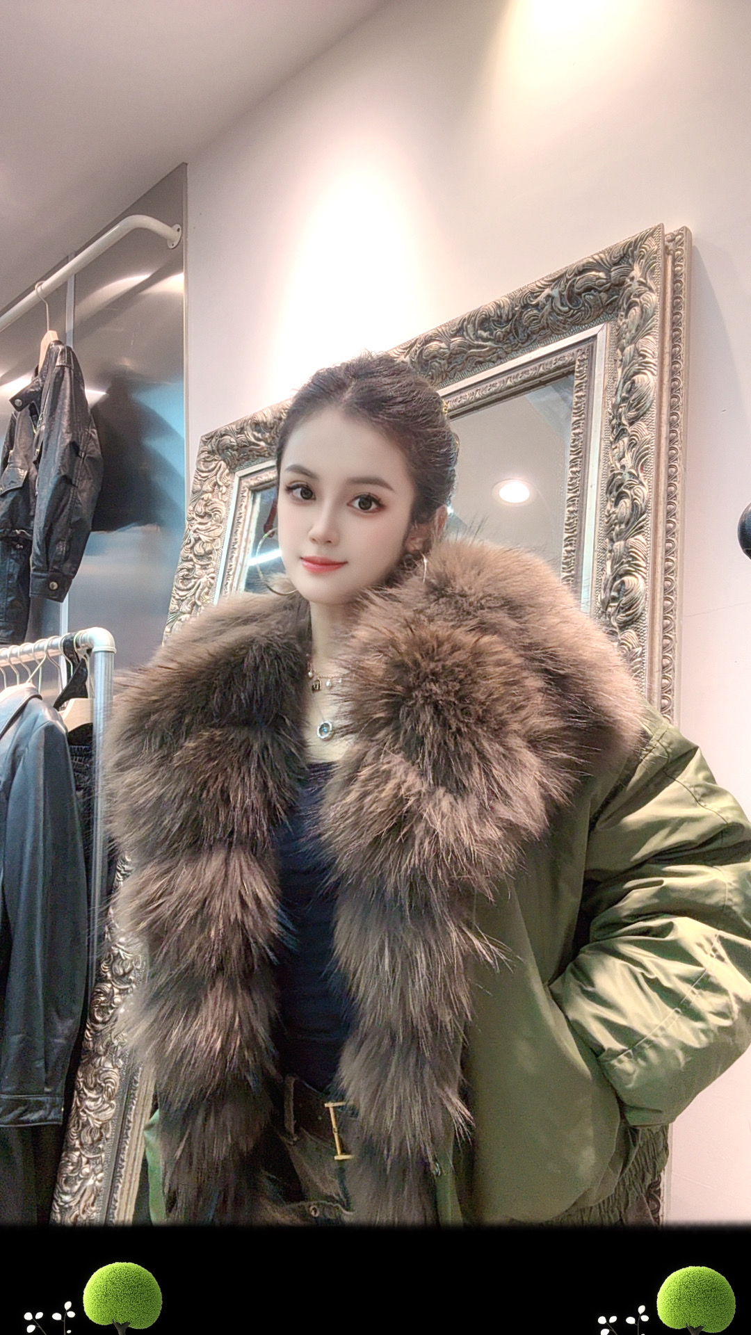 欣迹59552B军绿色貉子毛领冬季中长款羽绒服