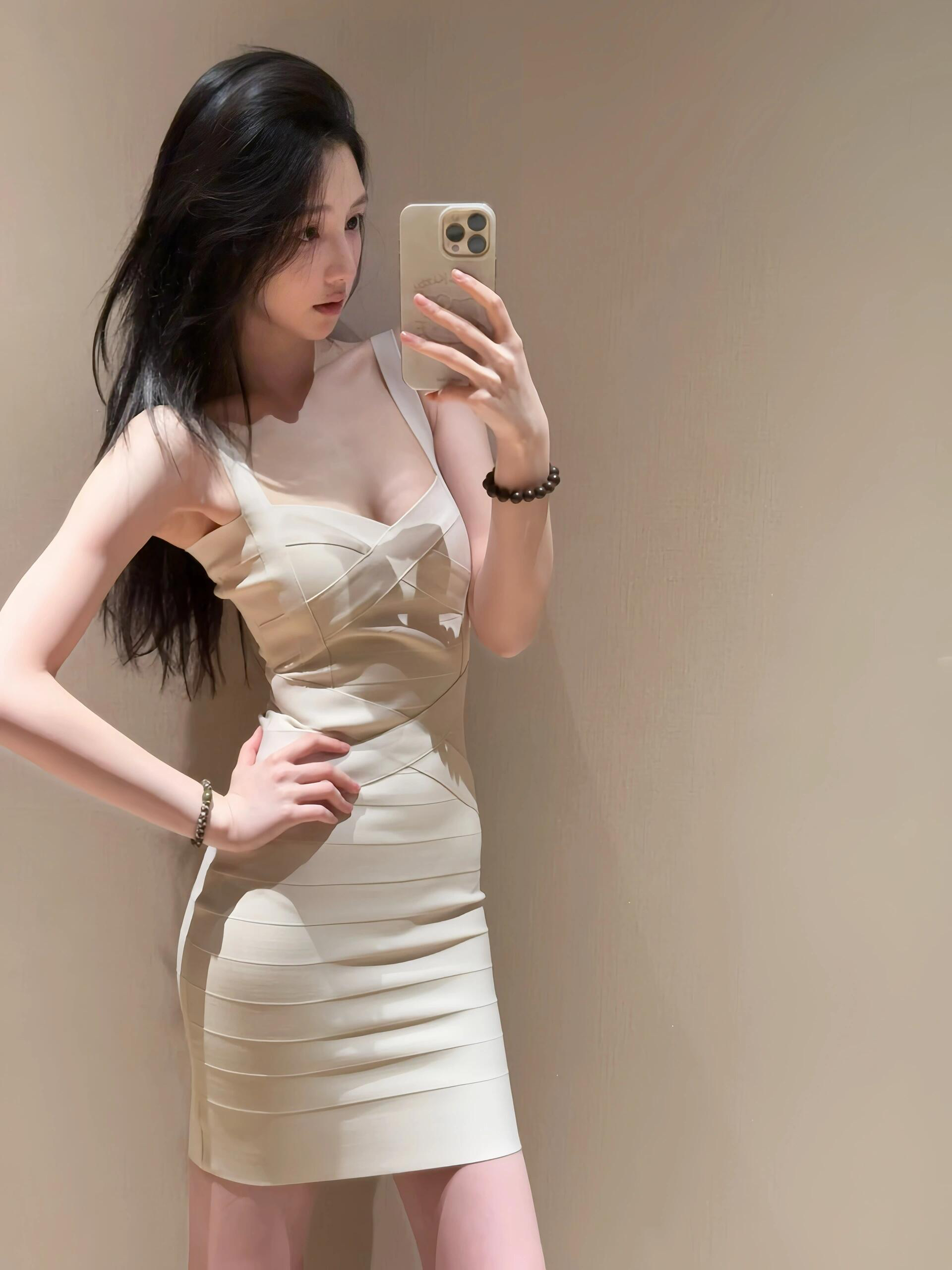 白月光穿搭优雅气质掐腰绷带针织吊带连衣裙女性感低胸紧身包臀裙