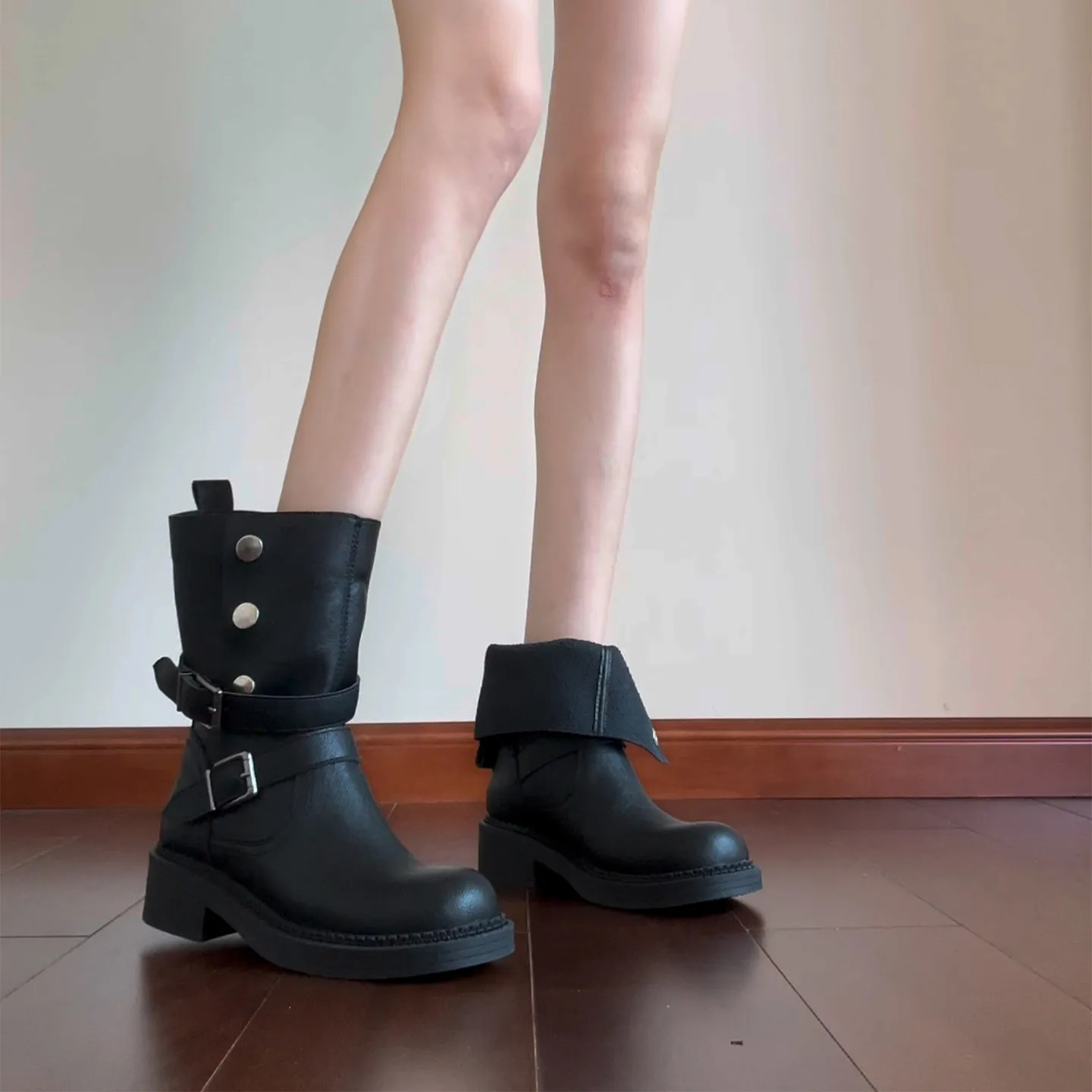 羊皮版瘦瘦靴短靴女秋冬棕色方头绒面拼接中筒靴粗跟后拉链马丁靴