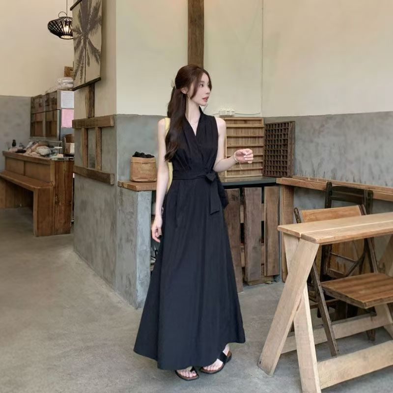 法式V领压褶无袖连衣裙女夏季高级感绑带收腰背心裙复古A字大摆裙
