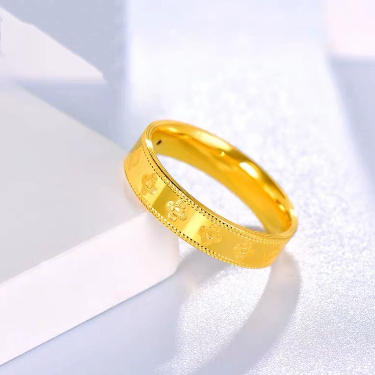 铜合金戒指 精工版时尚四叶草戒指情侣不掉色黄金色尾戒简约素款