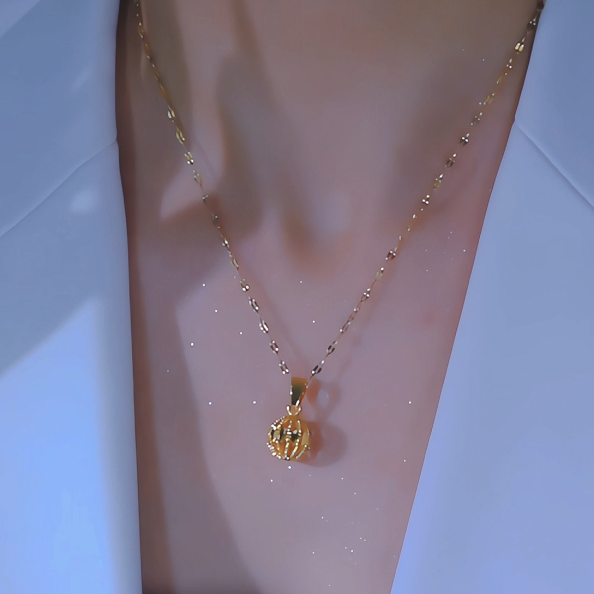 钛钢项链 2025新款爆款时尚轻奢项坠链子绣球女款气质精致饰品