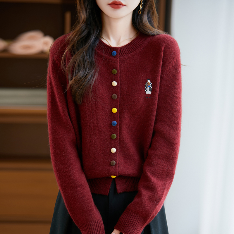 早秋彩扣刺绣针织开衫外套女2025新款春秋外搭洋气大码女装上衣