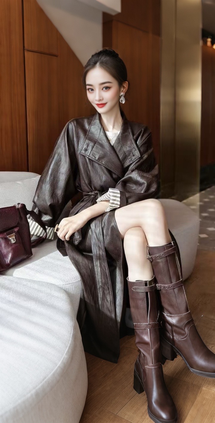 秋季新款轻奢感高级女长款皮风衣大翻领宽松拼色袖口皮外套