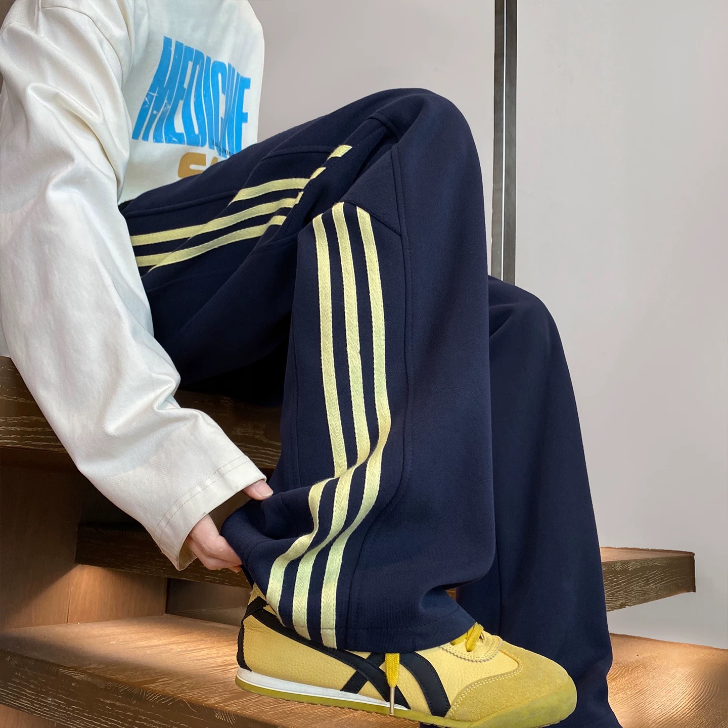 三条杠加绒保暖休闲卫裤男2025秋季宽松直筒裤子青少年条纹运动裤