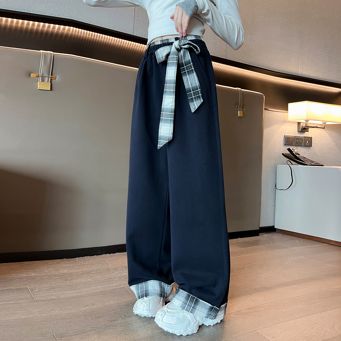 儿童秋装2025新款大女童装黑色裤子春秋款运动卫裤秋季阔腿直筒裤