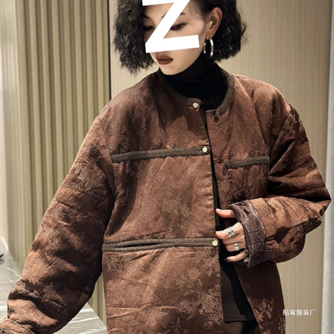 欧货2024冬季新中式国风感超好看炸街洋气棕色盘扣外套女