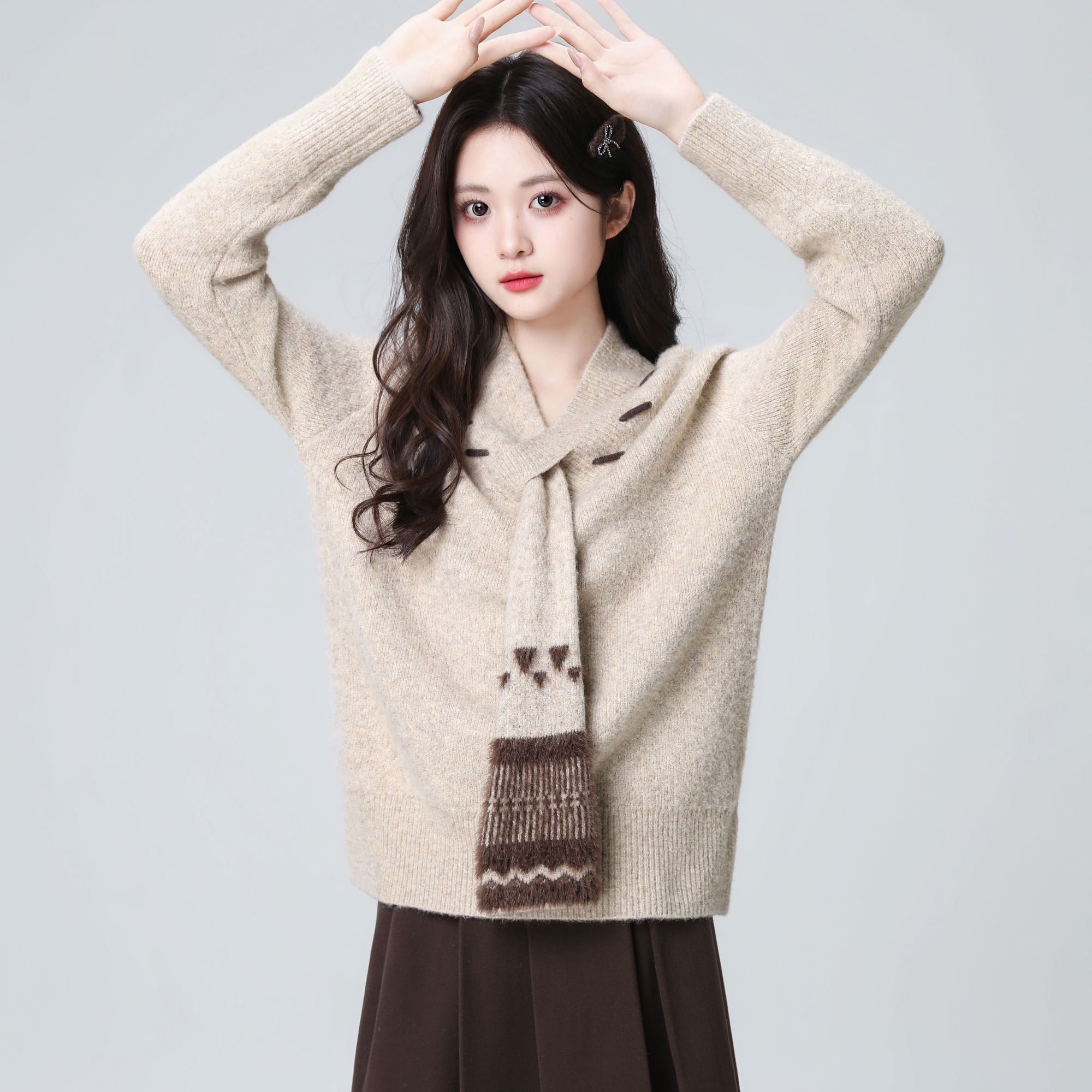 燕麦色V领毛衣女秋冬2025秋季新款设计感撞色围巾针织衫内搭上衣