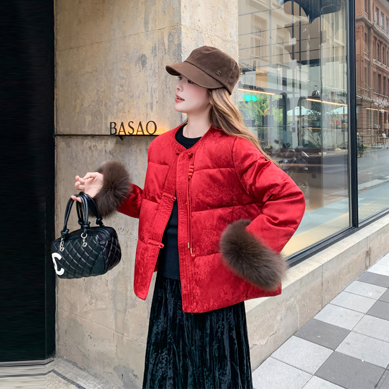 新年战袍红色千金风羽绒服2025冬新款氛围感新中式真毛领袖口外套